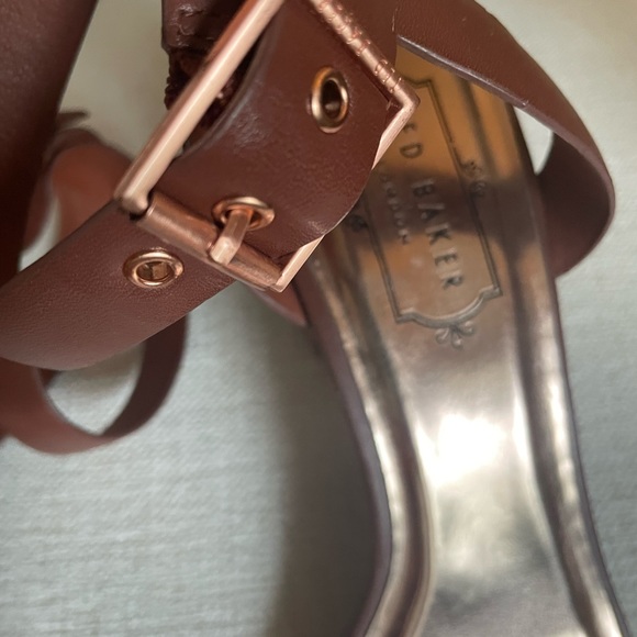 TED BAKER 39 Biah Brown 100% Leather Wood Block Heel Ankle Sandle With Bow Studs - Picture 10 of 14